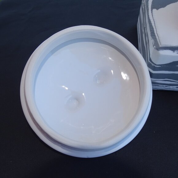 White and Red Country Style Cookie Jar New - Picture 5 of 10